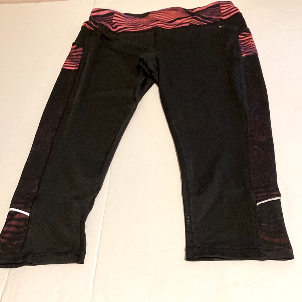 Danskin capri leggings lightly used size M black & pink